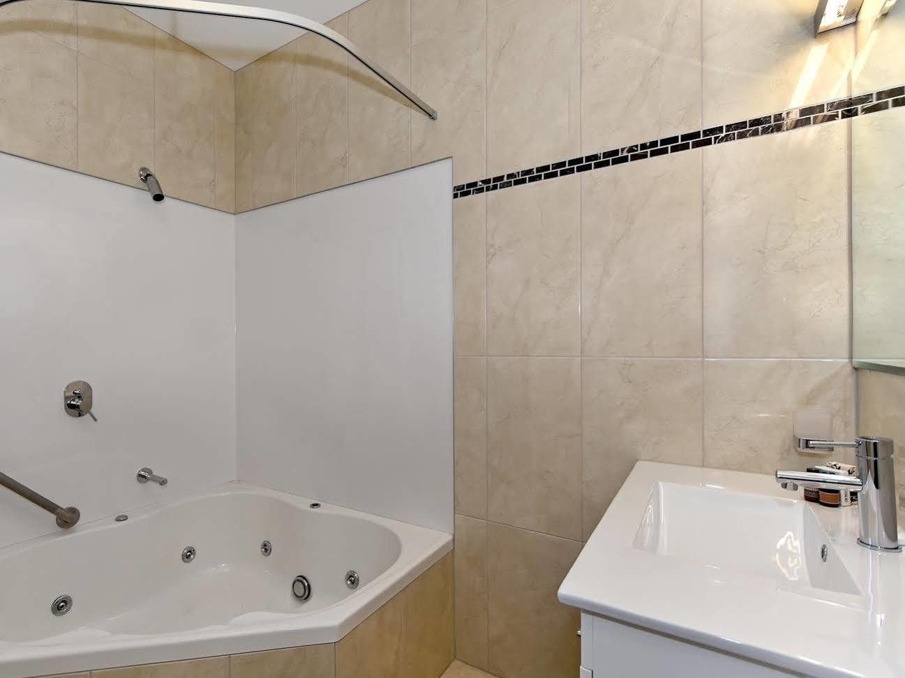 Aoraki Court Motel Aoraki / Mount Cook Екстериор снимка
